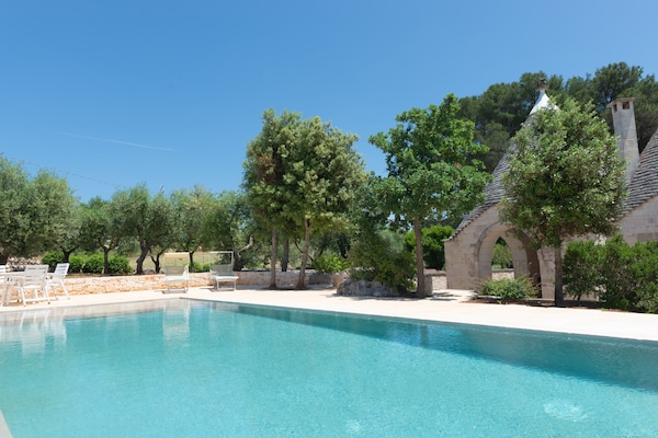 Foto van Trullo in Puglia met Zwembad en Uitzicht - Vakantiehuis in Ostuni - PoolOfHouse