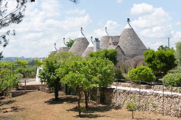 Foto van Trullo in Puglia met Zwembad en Uitzicht - Vakantiehuis in Ostuni - GardenSummer