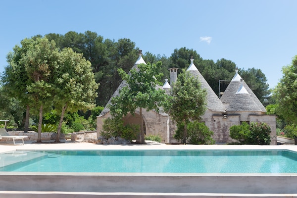 Foto van Trullo in Puglia met Zwembad en Uitzicht - Vakantiehuis in Ostuni - ExteriorSummer