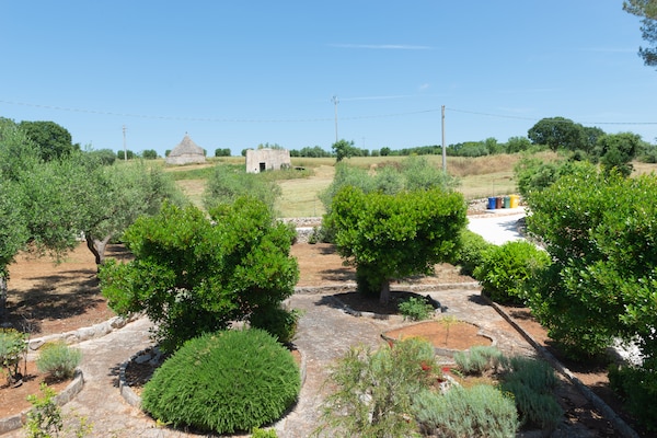 Foto van Trullo in Puglia met Zwembad en Uitzicht - Vakantiehuis in Ostuni - GardenSummer