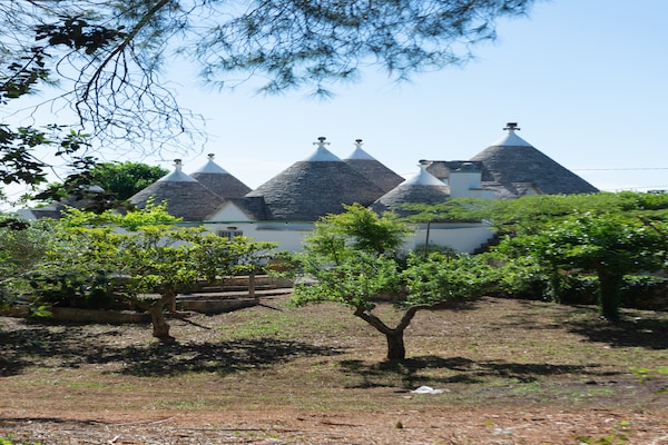 Foto van Trullo in Puglia met Zwembad en Uitzicht - Vakantiehuis in Ostuni - GardenSummer