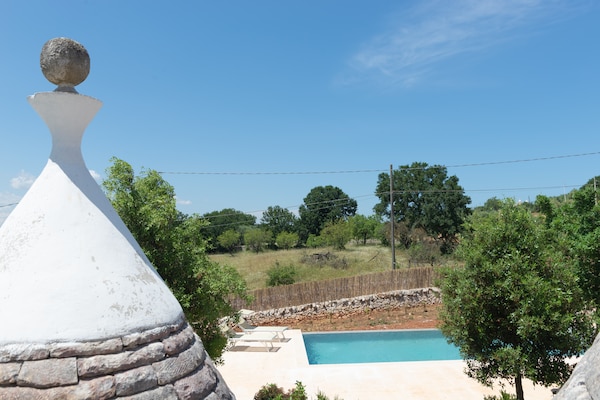 Foto van Trullo in Puglia met Zwembad en Uitzicht - Vakantiehuis in Ostuni - ViewSummer