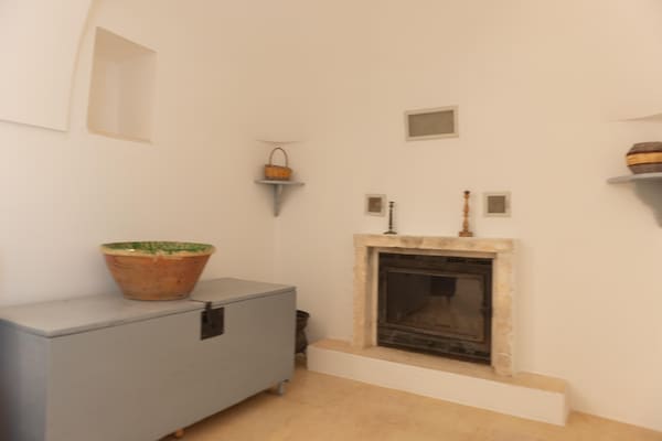 Foto van Trullo in Puglia met Zwembad en Uitzicht - Vakantiehuis in Ostuni - LivingRoom