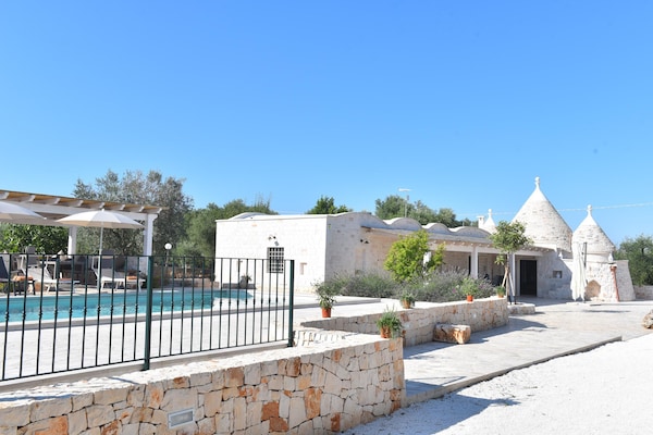 Foto van Trulli in Ostuni met verwarmd zwembad - Vakantiehuis in Ostuni - GardenSummer
