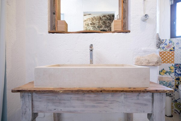 Foto van Vrijstaand Trullo-landgoed in Torre Suda - Vakantiehuis in Racale - BathRoom