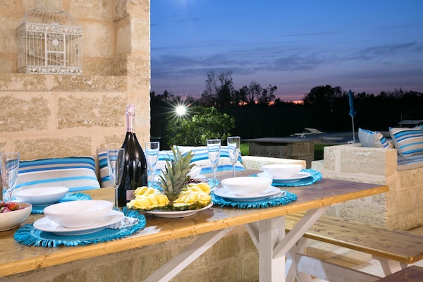 Foto van Vrijstaand Trullo-landgoed in Torre Suda - Vakantiehuis in Racale - PoolOfHouse