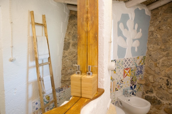 Foto van Vrijstaand Trullo-landgoed in Torre Suda - Vakantiehuis in Racale - BathRoom