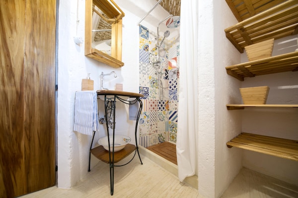 Foto van Vrijstaand Trullo-landgoed in Torre Suda - Vakantiehuis in Racale - BathRoom