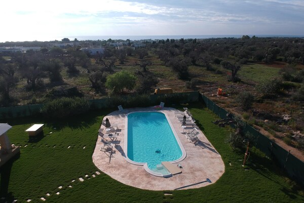 Foto van Vrijstaand Trullo-landgoed in Torre Suda - Vakantiehuis in Racale - PoolOfHouse