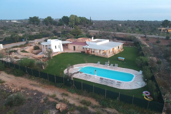 Foto van Vrijstaand Trullo-landgoed in Torre Suda - Vakantiehuis in Racale - PoolOfHouse