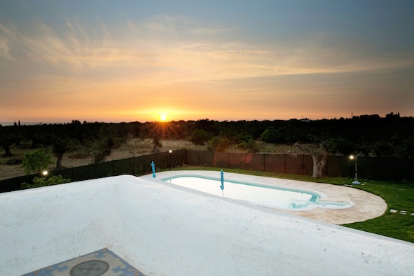 Foto van Vrijstaand Trullo-landgoed in Torre Suda - Vakantiehuis in Racale - PoolOfHouse