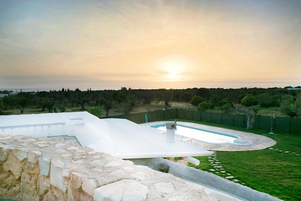 Foto van Vrijstaand Trullo-landgoed in Torre Suda - Vakantiehuis in Racale - ViewSummer