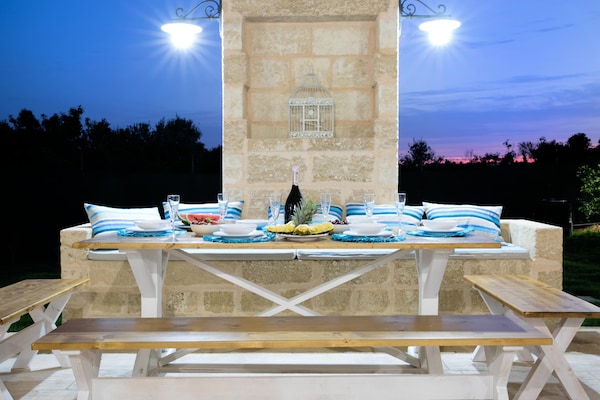 Foto van Vrijstaand Trullo-landgoed in Torre Suda - Vakantiehuis in Racale - TerraceBalcony