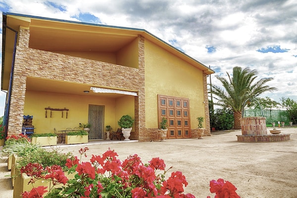 Foto van Villa in Italië met zwembad en terras - Vakantiehuis in Petacciato - ExteriorSummer