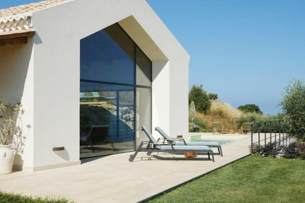 Foto van Villa met privézwembad en uitzicht op zee - Vakantiehuis in Maierato - TerraceBalcony