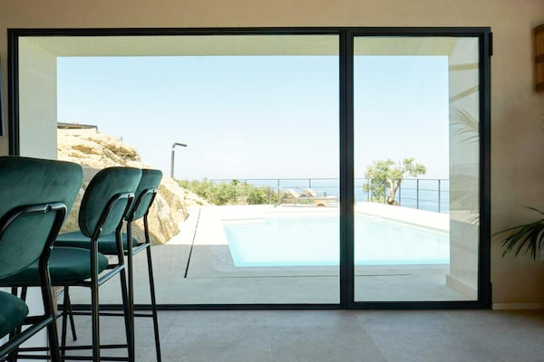 Foto van Villa met privézwembad en uitzicht op zee - Vakantiehuis in Maierato - Landing
