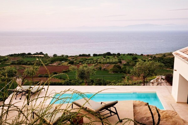 Foto van Villa met privézwembad en uitzicht op zee - Vakantiehuis in Maierato - PoolOfHouse