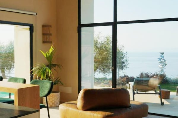 Foto van Villa met privézwembad en uitzicht op zee - Vakantiehuis in Maierato - LivingRoom
