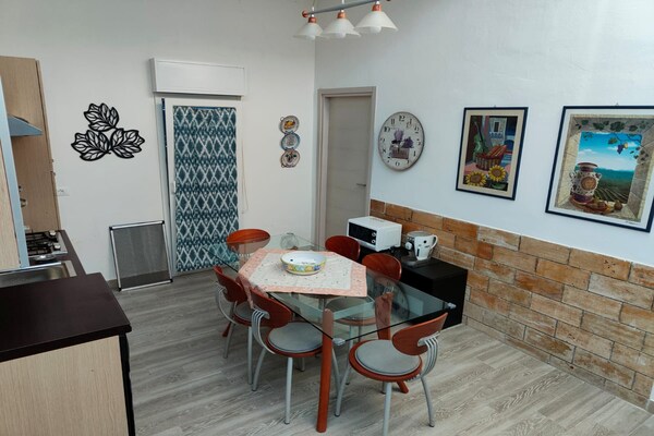 Foto van Alcamo Marina Villa | Zwembad - Vakantiehuis in Alcamo Marina - LivingRoom