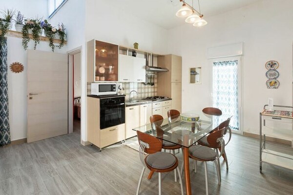 Foto van Alcamo Marina Villa | Zwembad - Vakantiehuis in Alcamo Marina - DiningRoom