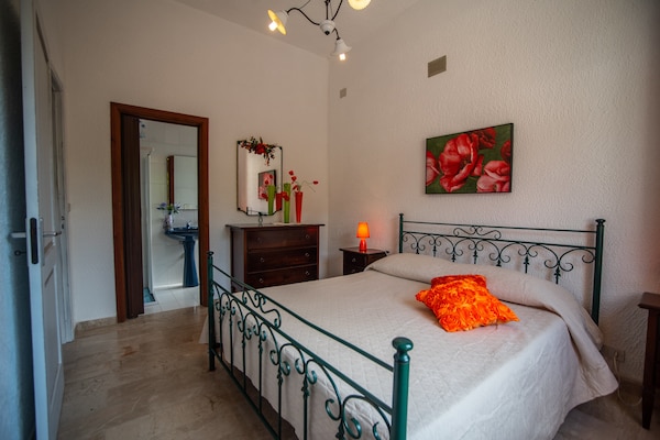 Foto van Villa in Sicilië met zwembad bij strand - Vakantiehuis in Castellammare del Golfo - BedRoom
