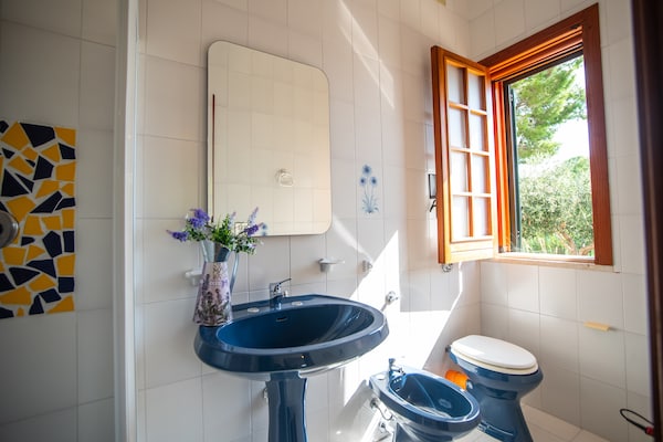 Foto van Villa in Sicilië met zwembad bij strand - Vakantiehuis in Castellammare del Golfo - BathRoom