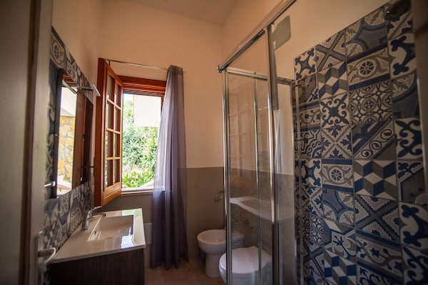 Foto van Villa in Sicilië met zwembad bij strand - Vakantiehuis in Castellammare del Golfo - BathRoom