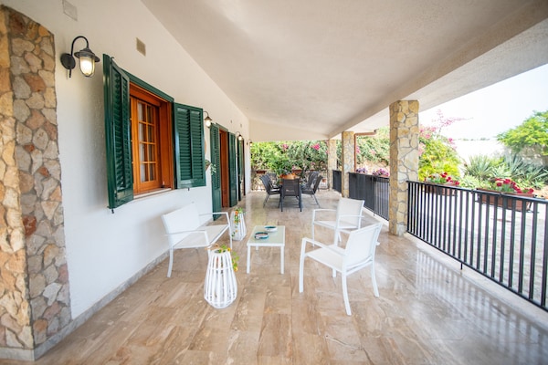 Foto van Villa in Sicilië met zwembad bij strand - Vakantiehuis in Castellammare del Golfo - TerraceBalcony