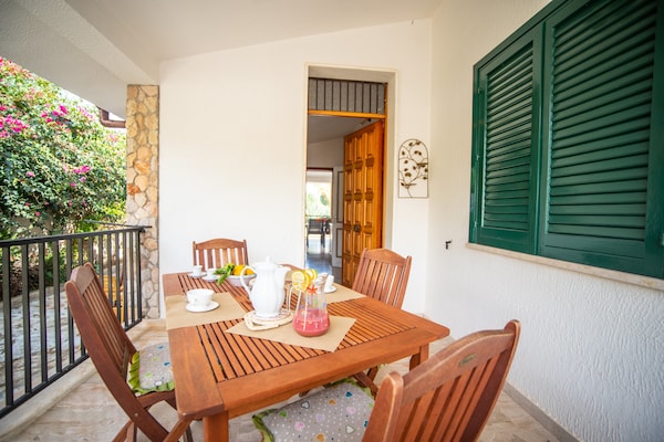 Foto van Villa in Sicilië met zwembad bij strand - Vakantiehuis in Castellammare del Golfo - TerraceBalcony