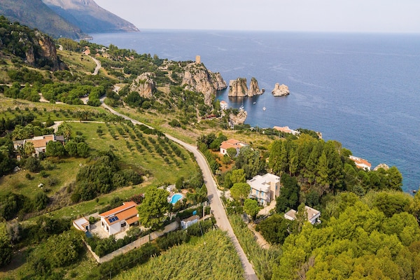Foto van Villa in Sicilië met zwembad bij strand - Vakantiehuis in Castellammare del Golfo - ViewSummer