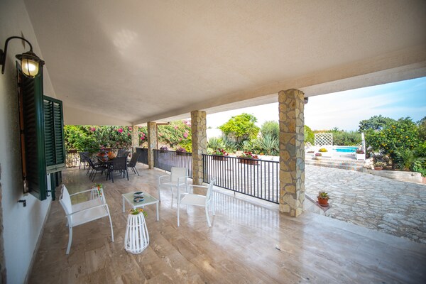 Foto van Villa in Sicilië met zwembad bij strand - Vakantiehuis in Castellammare del Golfo - Facilities