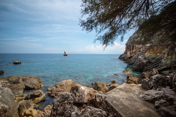 Foto van Villa in Sicilië met zwembad bij strand - Vakantiehuis in Castellammare del Golfo - AreaSummer5KM