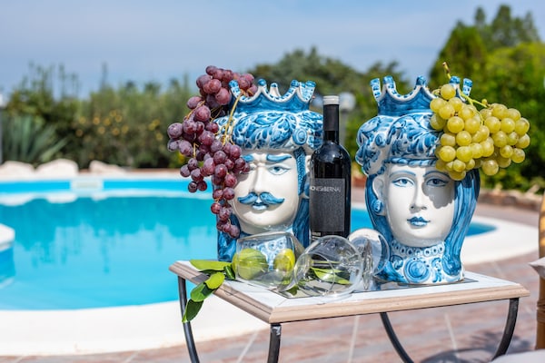 Foto van Villa in Sicilië met zwembad bij strand - Vakantiehuis in Castellammare del Golfo - Ambiance