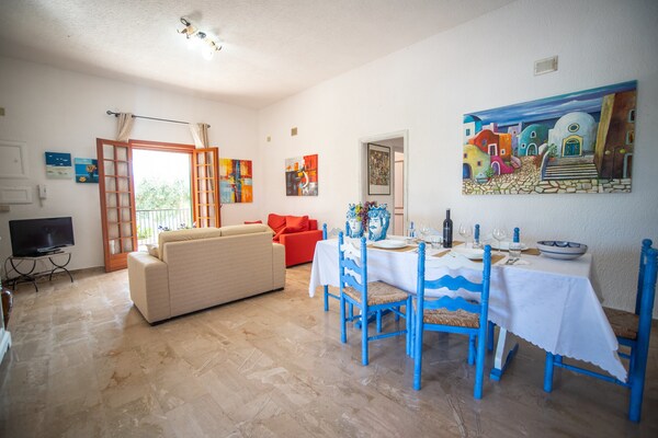 Foto van Villa in Sicilië met zwembad bij strand - Vakantiehuis in Castellammare del Golfo - DiningRoom