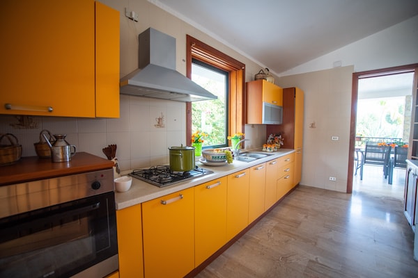 Foto van Villa in Sicilië met zwembad bij strand - Vakantiehuis in Castellammare del Golfo - Kitchen