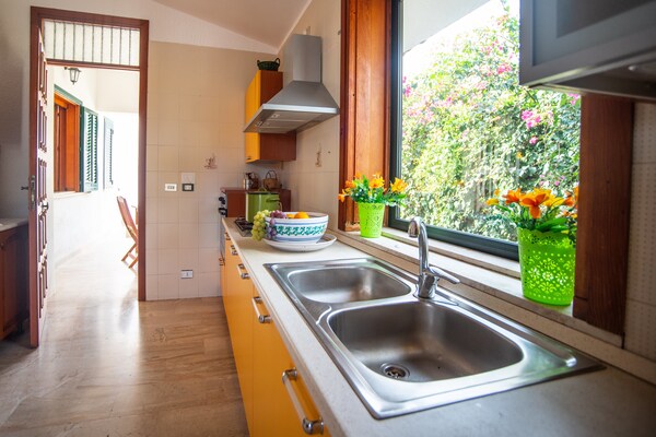 Foto van Villa in Sicilië met zwembad bij strand - Vakantiehuis in Castellammare del Golfo - Kitchen