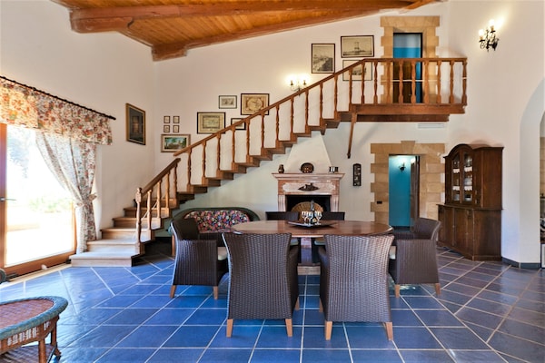 Foto van Villa met zeezicht en zwembad - Vakantiehuis in Bonagia, Trapani - DiningRoom