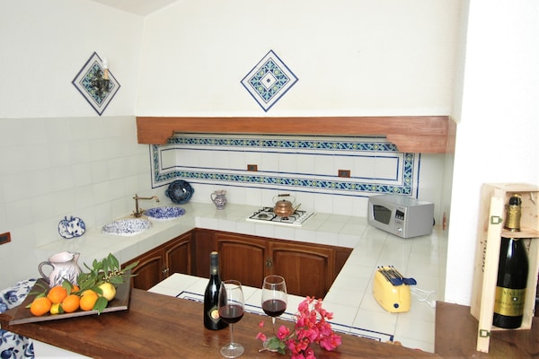 Foto van Villa met zeezicht en zwembad - Vakantiehuis in Bonagia, Trapani - Kitchen