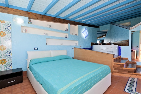 Foto van Villa met zeezicht en zwembad - Vakantiehuis in Bonagia, Trapani - BedRoom