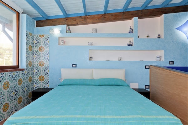 Foto van Villa met zeezicht en zwembad - Vakantiehuis in Bonagia, Trapani - BedRoom