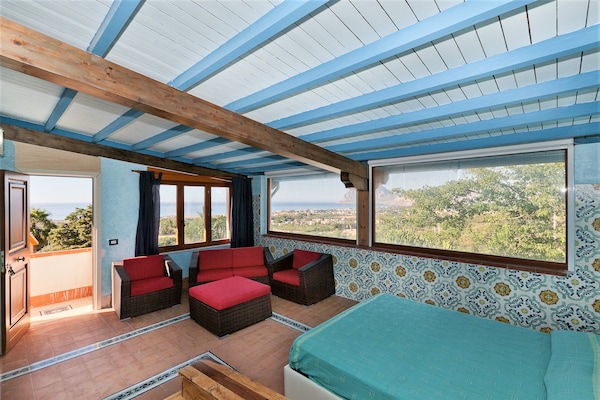 Foto van Villa met zeezicht en zwembad - Vakantiehuis in Bonagia, Trapani - BedRoom