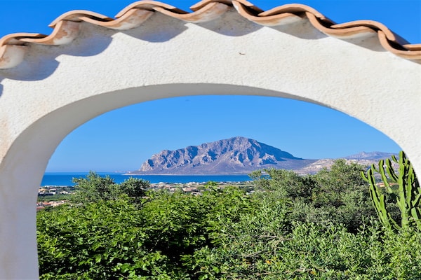 Foto van Villa met zeezicht en zwembad - Vakantiehuis in Bonagia, Trapani - AreaSummer20KM