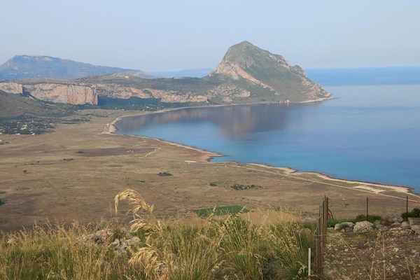 Foto van Villa met zeezicht en zwembad - Vakantiehuis in Bonagia, Trapani - AreaSummer20KM