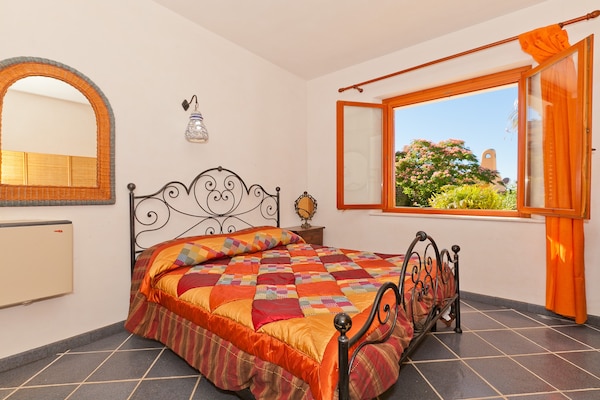 Foto van Villa met zeezicht en zwembad - Vakantiehuis in Bonagia, Trapani - BedRoom