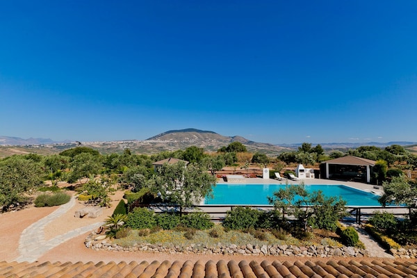 Foto van Vakantiehuis met zwembad op Sicilië - Vakantiehuis in Castellamare del Golfo - ViewSummer