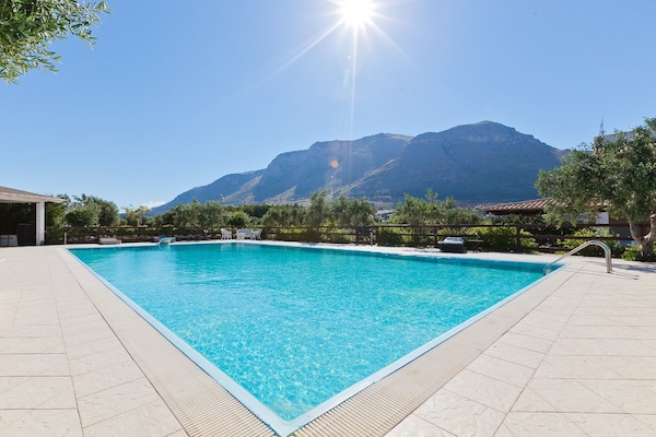 Foto van Vakantiehuis met zwembad op Sicilië - Vakantiehuis in Castellamare del Golfo - PoolOfHouse