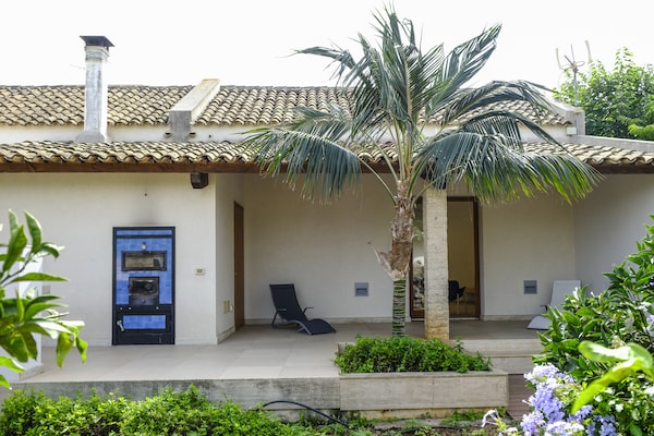 Foto van Villa in Sicilië met zwembad bij Erice & Trapani - Vakantiehuis in Marsala - ExteriorSummer