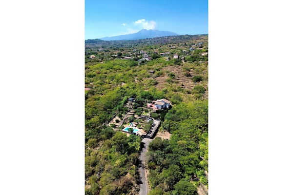 Foto van Villa met zwembad en panoramische omgeving - Vakantiehuis in Mascali - AreaSummer20KM