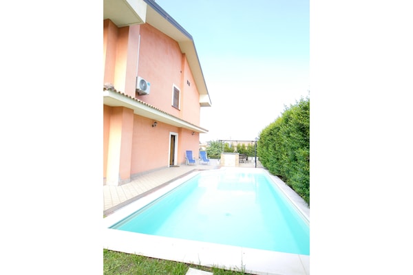 Foto van Ruime Siciliaanse Etna-villa - Vakantiehuis in Trecastagni CT - PoolOfHouse