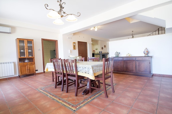 Foto van Ruime Siciliaanse Etna-villa - Vakantiehuis in Trecastagni CT - DiningRoom